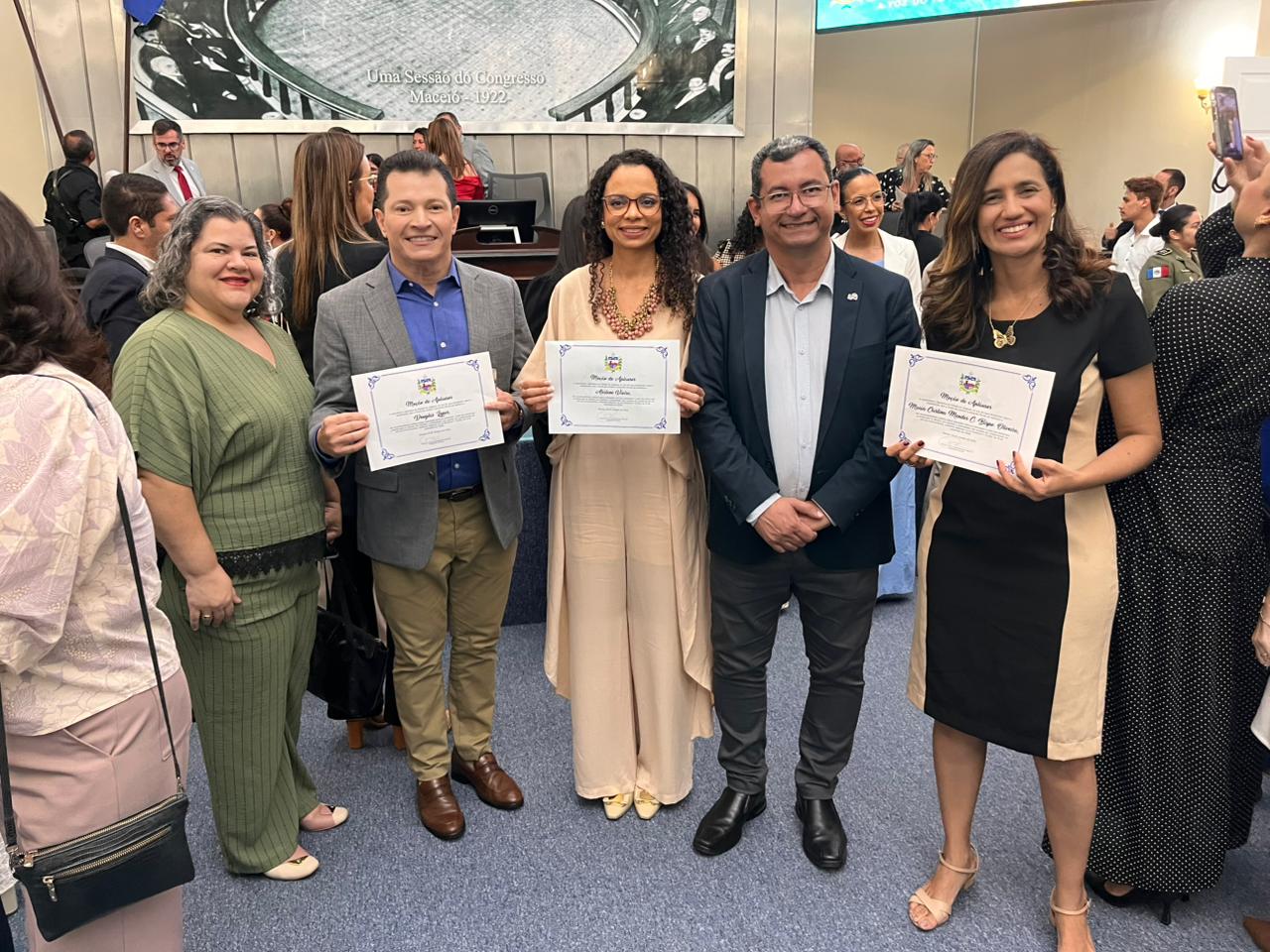 Instrutora do Senac Alagoas recebe Moção de Aplausos em comemoração ao Dia do Cerimonialista
